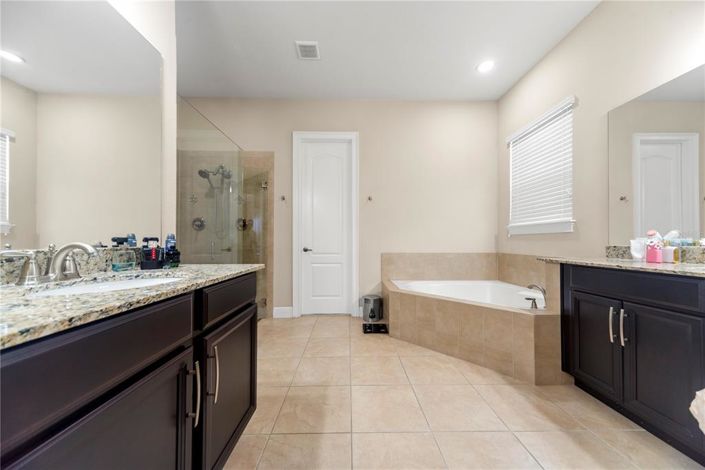 Image No.26-4 Bed House for sale