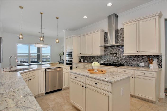 Image No.12-6 Bed House for sale