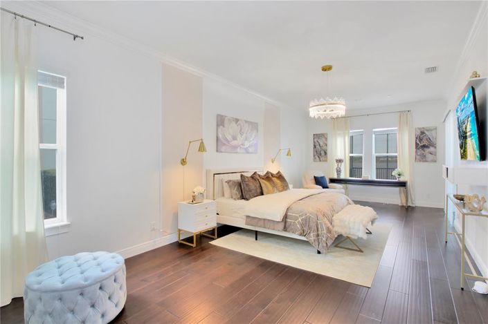 Image No.16-6 Bed House for sale