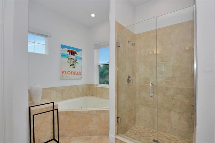 Image No.30-6 Bed House for sale