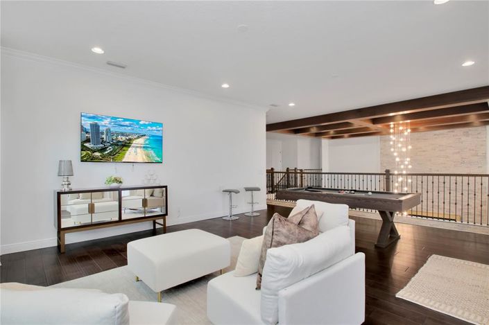 Image No.4-6 Bed House for sale