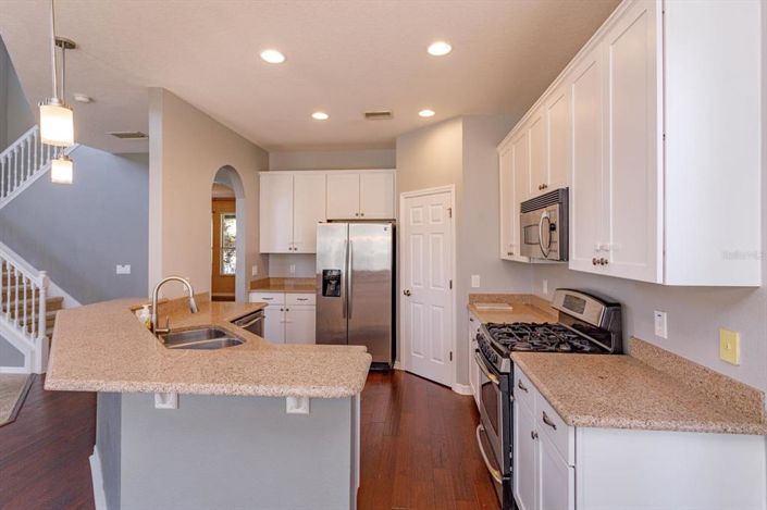 Image No.8-5 Bed House for sale