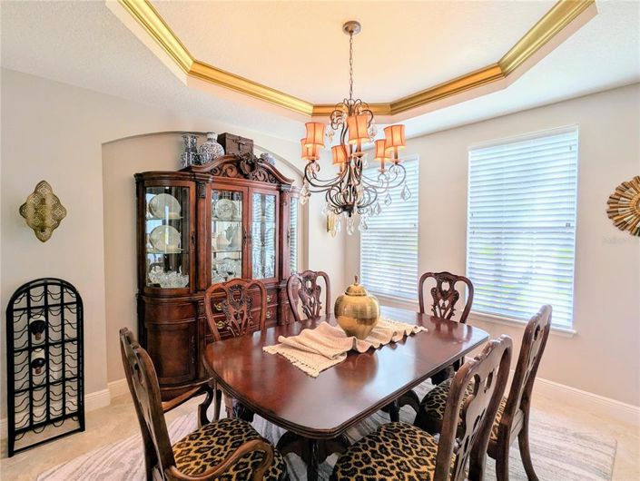 Image No.8-5 Bed House for sale