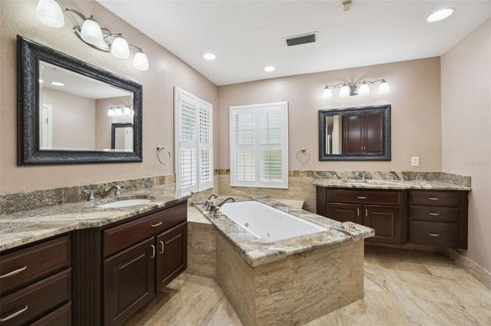 Image No.14-4 Bed House for sale