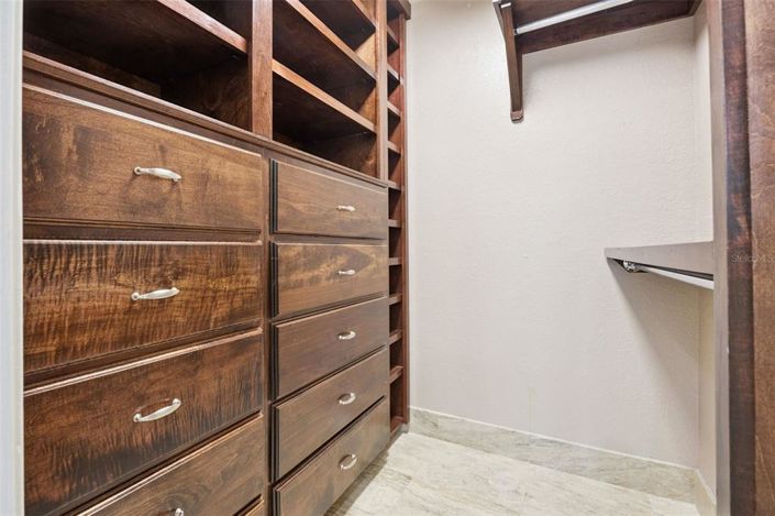 Image No.19-4 Bed House for sale