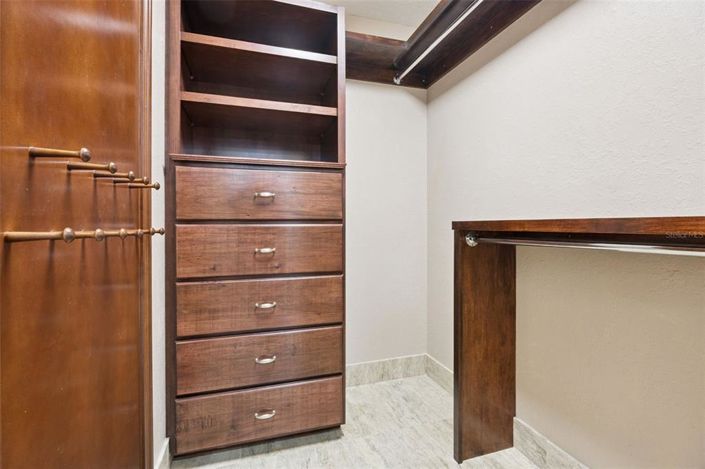 Image No.20-4 Bed House for sale