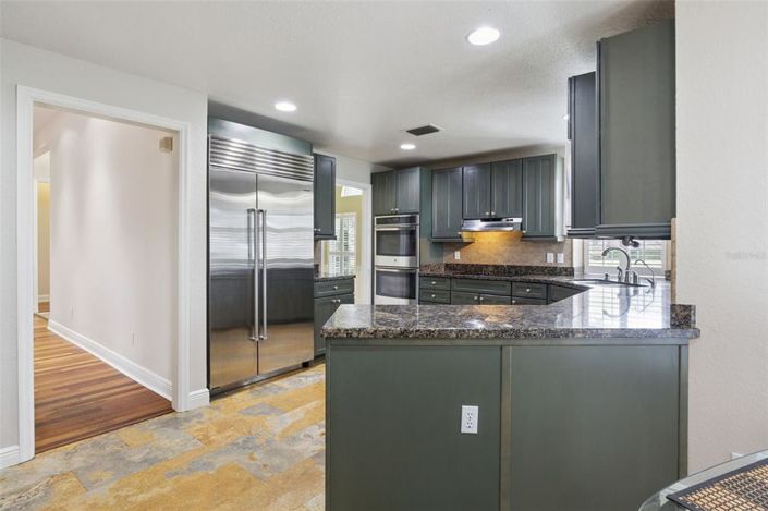 Image No.25-4 Bed House for sale