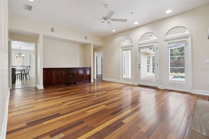 Image No.7-4 Bed House for sale