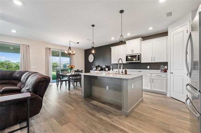 Image No.8-5 Bed House for sale