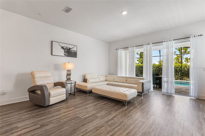 Image No.21-5 Bed House for sale