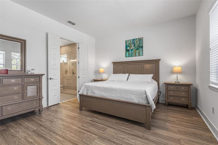 Image No.26-5 Bed House for sale