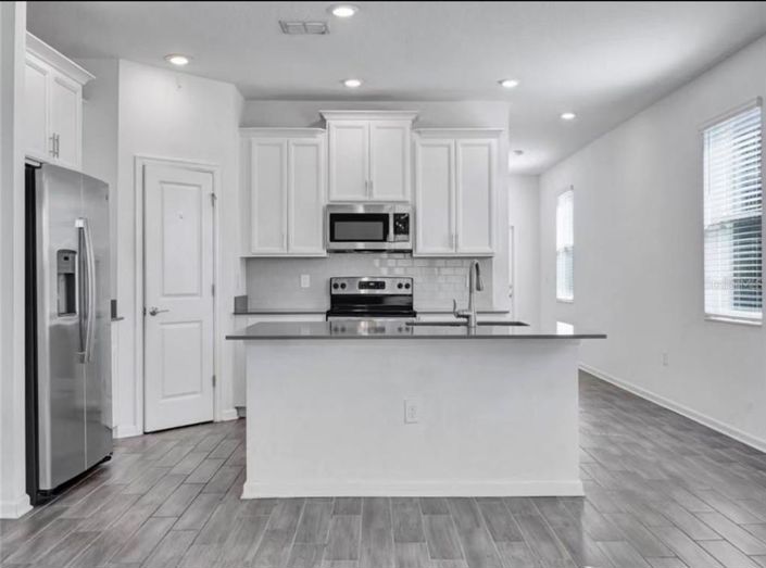 Image No.8-4 Bed House for sale