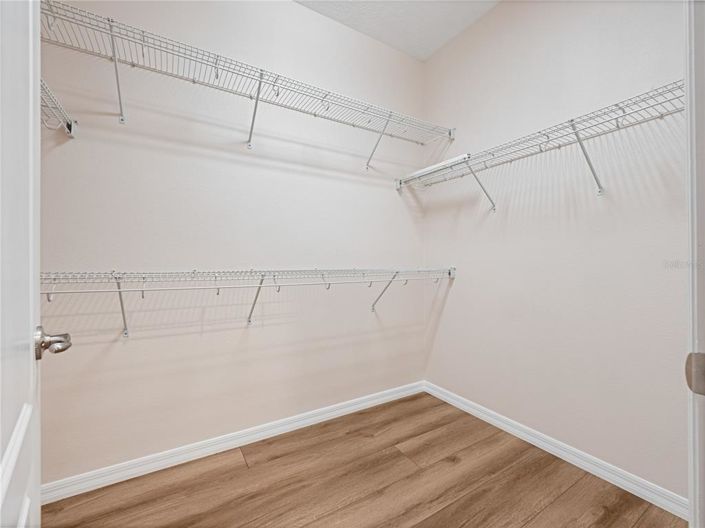 Image No.20-4 Bed House for sale