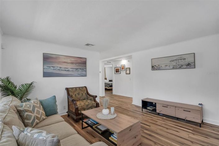 Image No.2-Appartement de 2 chambres à vendre à Saint John