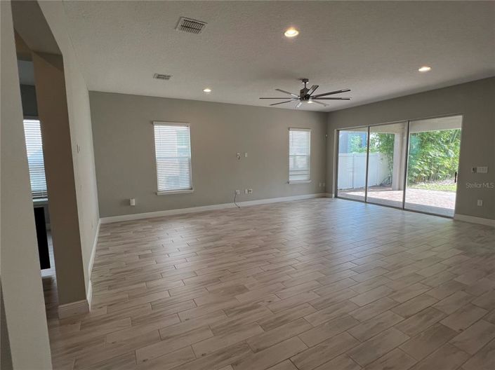 Image No.8-5 Bed House for sale