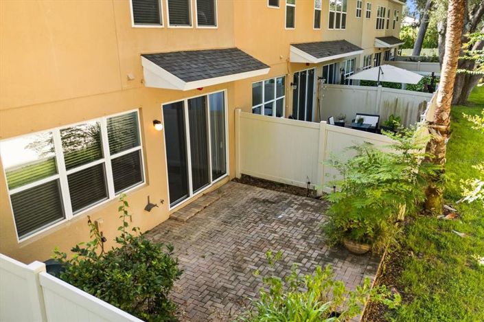 Image No.25-3 Bed Townhouse for sale