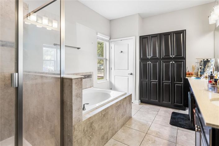 Image No.20-4 Bed House for sale