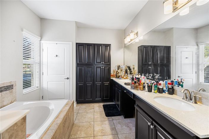 Image No.22-4 Bed House for sale