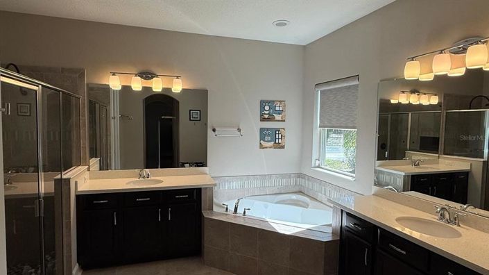 Image No.18-4 Bed House for sale