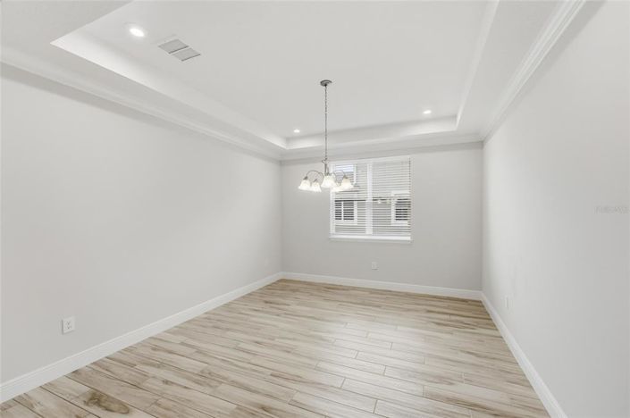 Image No.17-5 Bed House for sale