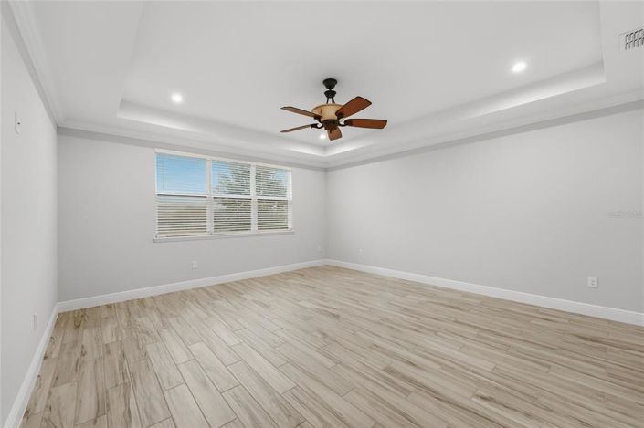 Image No.18-5 Bed House for sale