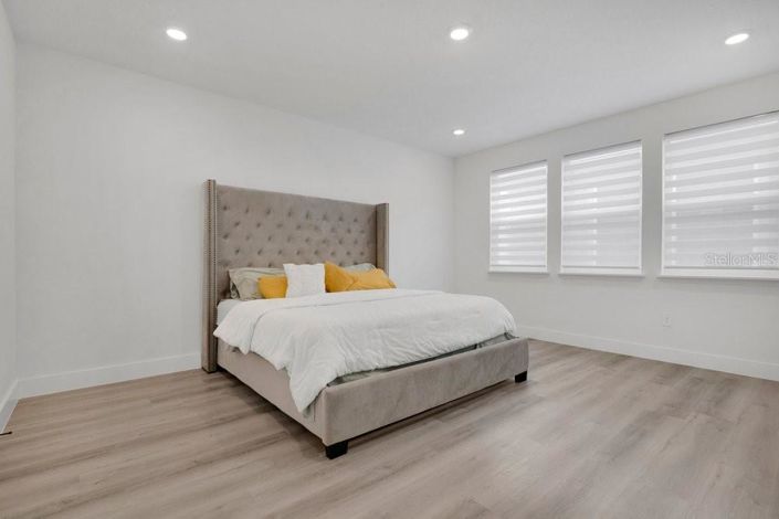 Image No.17-5 Bed House for sale