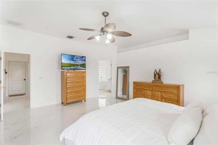 Image No.18-4 Bed House for sale