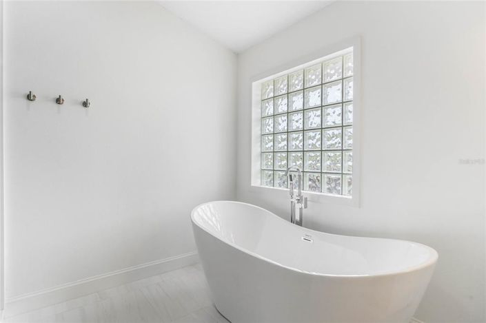 Image No.21-4 Bed House for sale