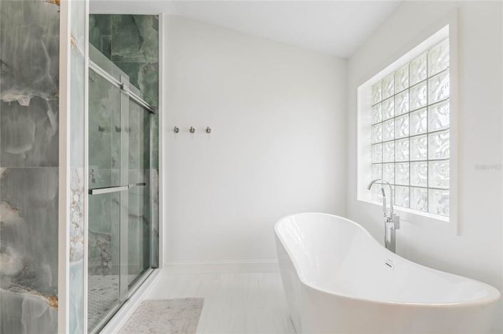 Image No.22-4 Bed House for sale