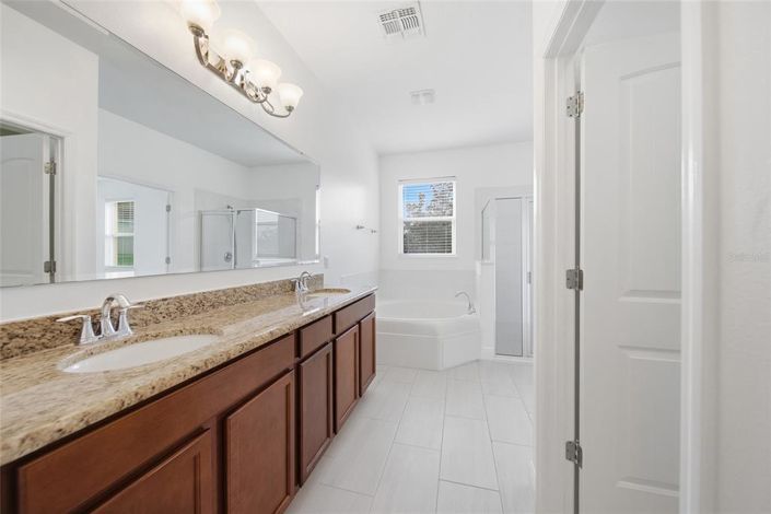 Image No.16-4 Bed House for sale