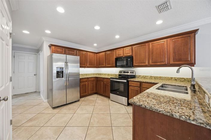 Image No.12-5 Bed House for sale