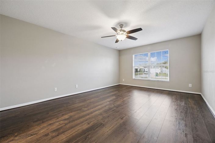 Image No.17-5 Bed House for sale