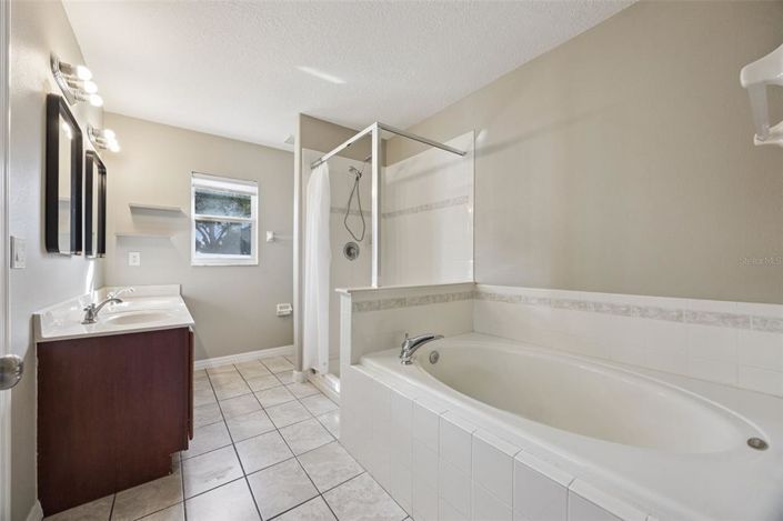 Image No.19-5 Bed House for sale