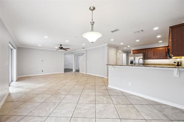 Image No.8-5 Bed House for sale