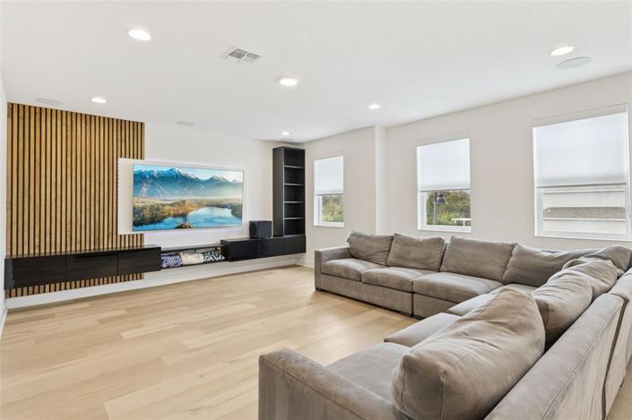 Image No.25-5 Bed House for sale