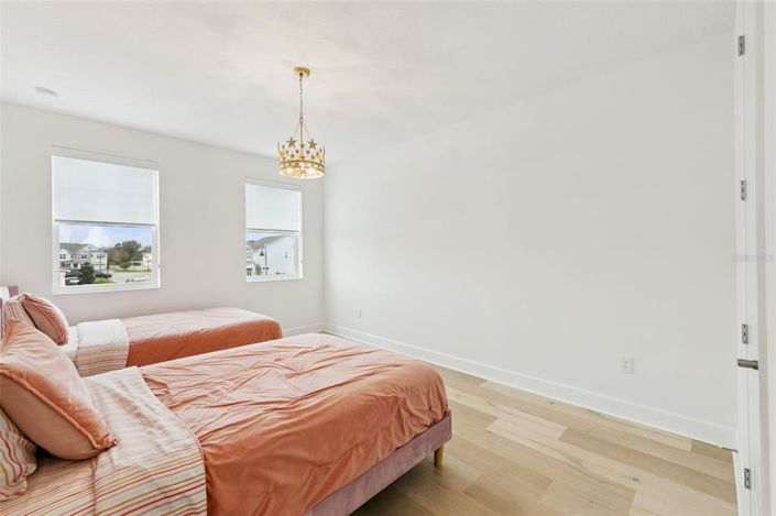 Image No.33-5 Bed House for sale