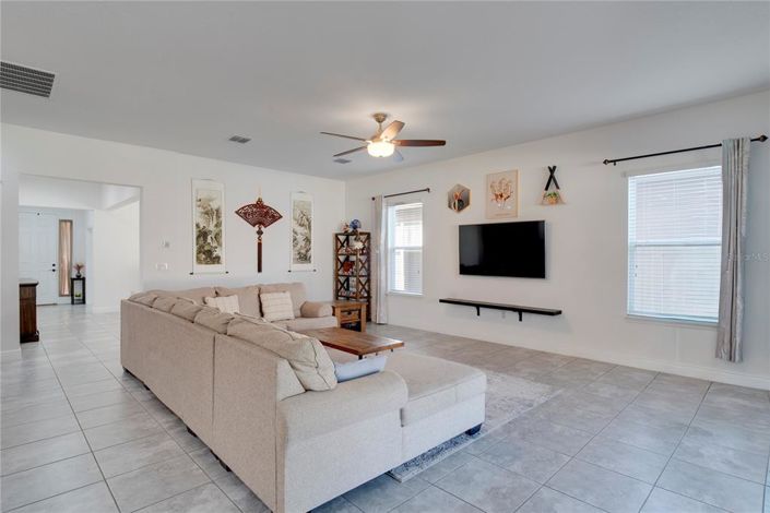 Image No.11-5 Bed House for sale