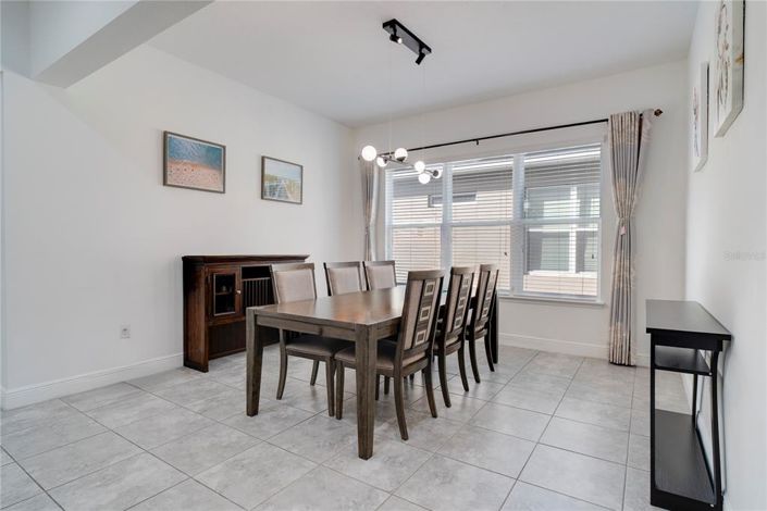 Image No.6-5 Bed House for sale