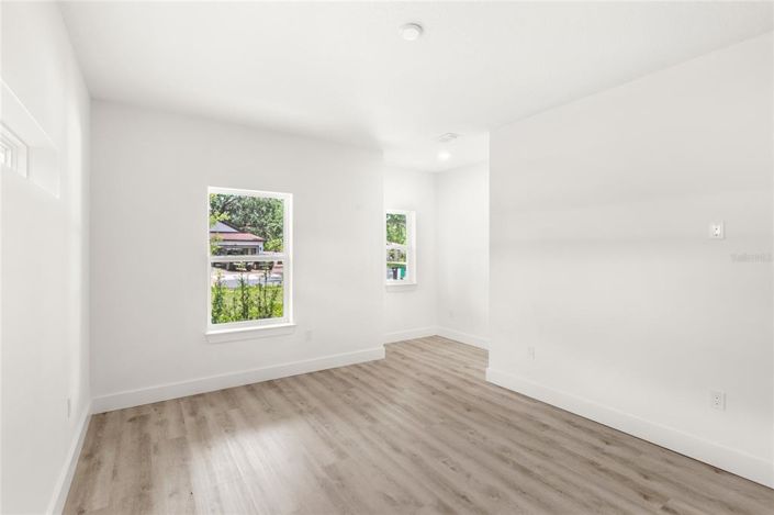 Image No.13-4 Bed House for sale