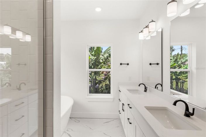 Image No.16-4 Bed House for sale