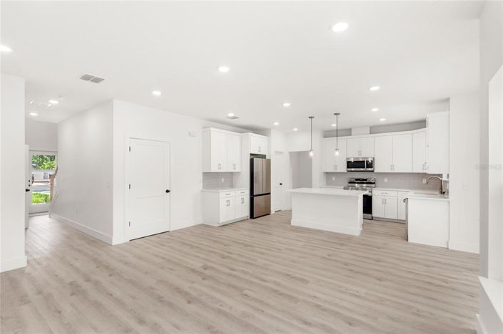 Image No.8-4 Bed House for sale