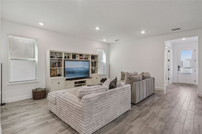 Image No.11-2 Bed House for sale