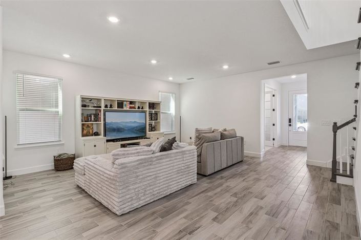 Image No.12-2 Bed House for sale