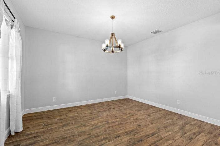 Image No.10-4 Bed House for sale