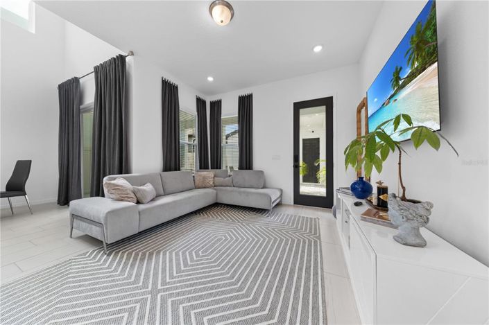 Image No.10-3 Bed House for sale