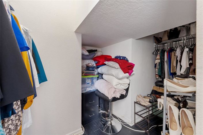 Image No.16-5 Bed House for sale