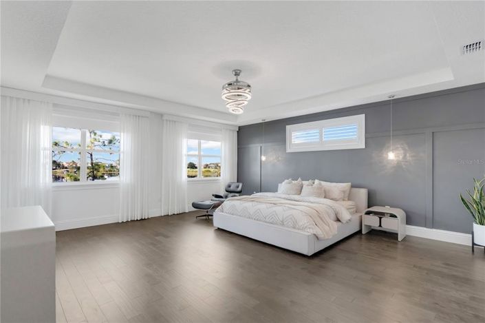 Image No.24-5 Bed House for sale