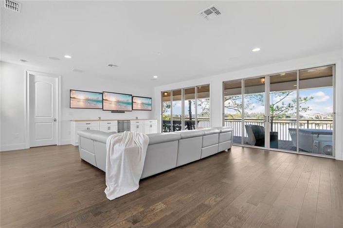 Image No.40-5 Bed House for sale