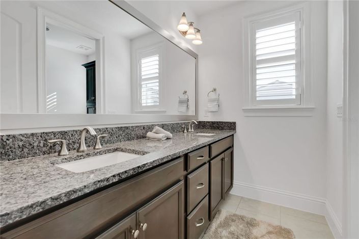 Image No.50-5 Bed House for sale