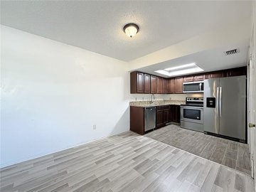 8d076785-555